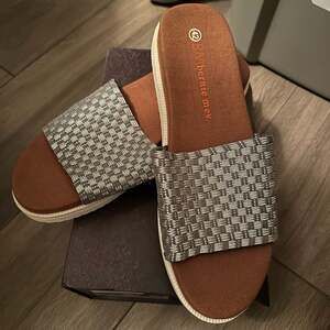 Bernie Mev Capri Silver Grey Woven Slide Sandals Size 42